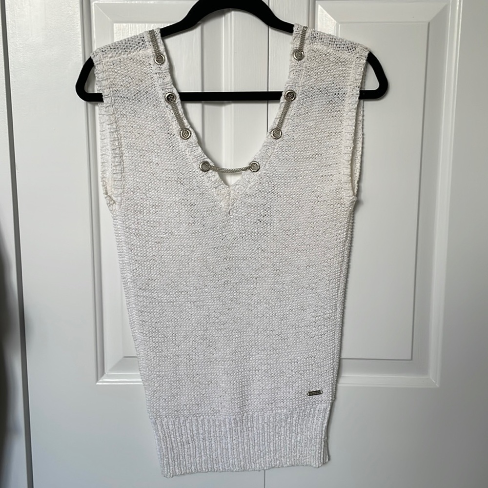 EUC Guess White Knit V Neck Front & Wrapped Back Chain Sleeveless Top